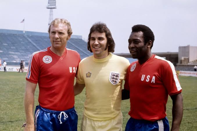 World Cup Moments #6: Bobby Moore and Pelé's Handshake