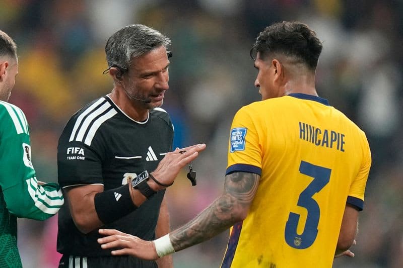 Piero Hincapie red card World Cup drama as Ecuador lose 2-0 to Mexico