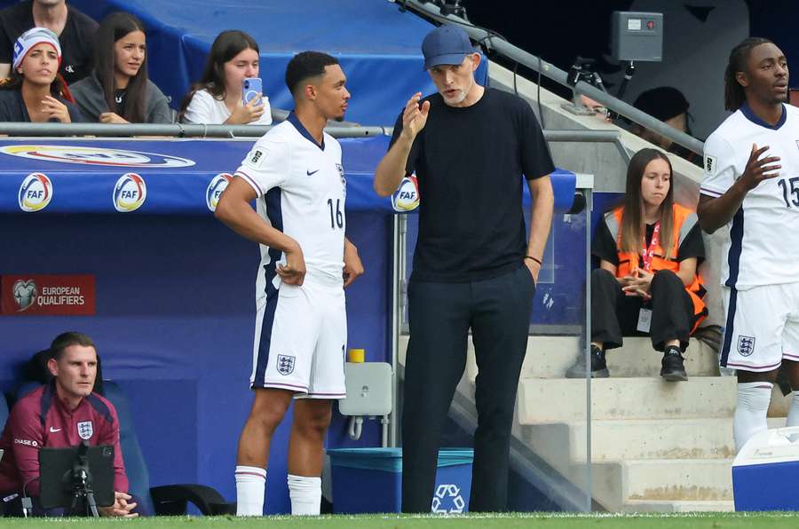 Alexander-Arnold tells Tuchel he remains available for England